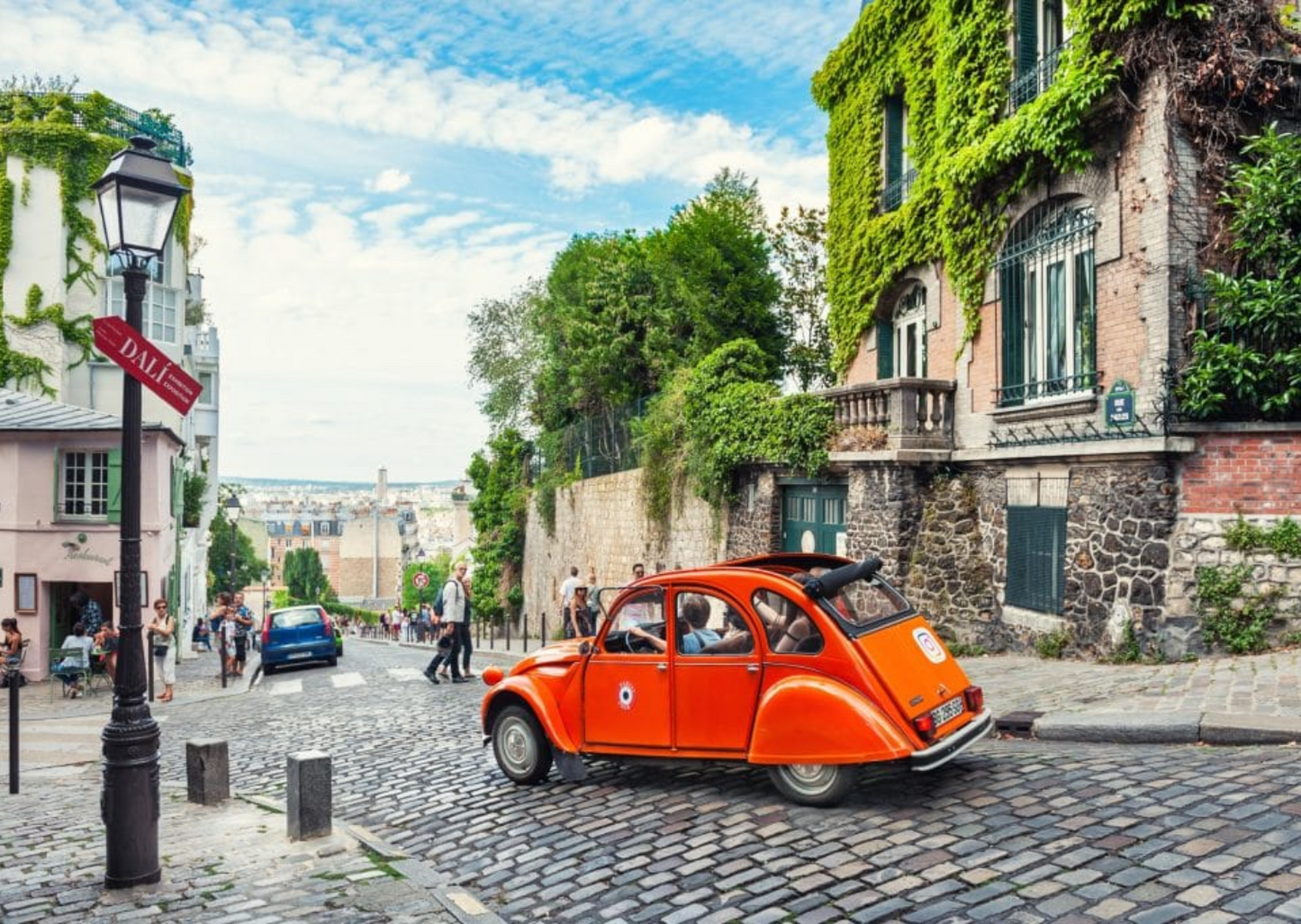 Moulin Rouge and Montmartre Walking Tour (Private)