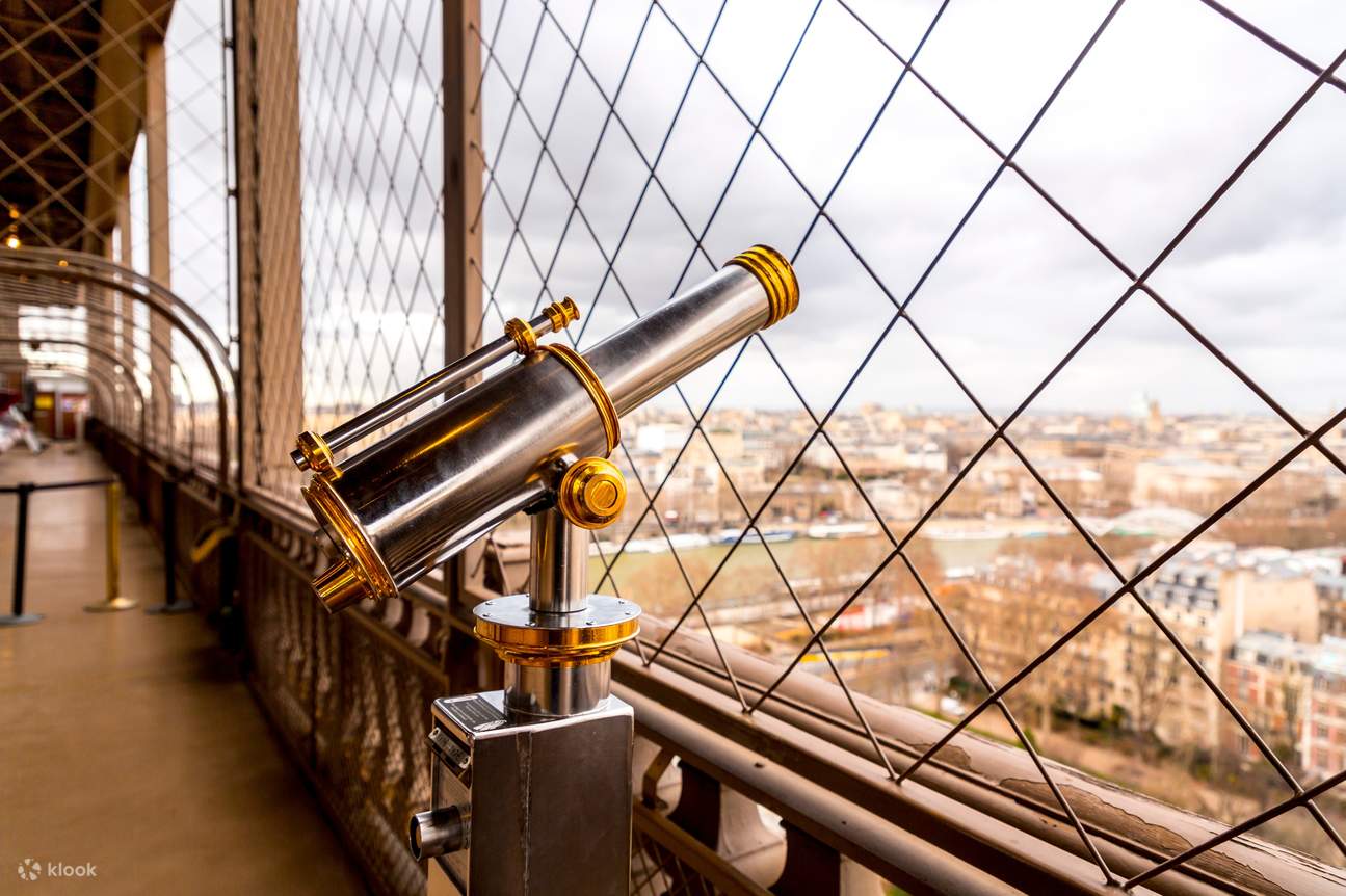 Eiffel Tower Guided Night Tour by Lift