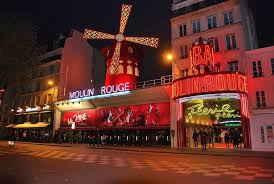 Montmartre Night Walking Tour, Cabaret Show & Dinner